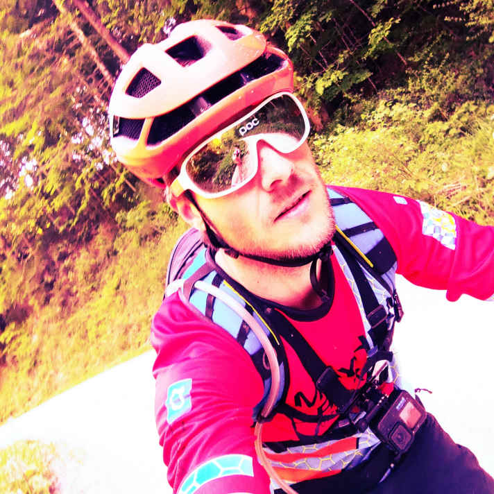 Bei seinem zweiten Versuch, 3000 Höhenmeter an einem Tag zu bezwingen, war BIKE-Leser Albert ganz alleine Unterwegs. Seine Tour dokumentierte er mit der Kamera selbst.