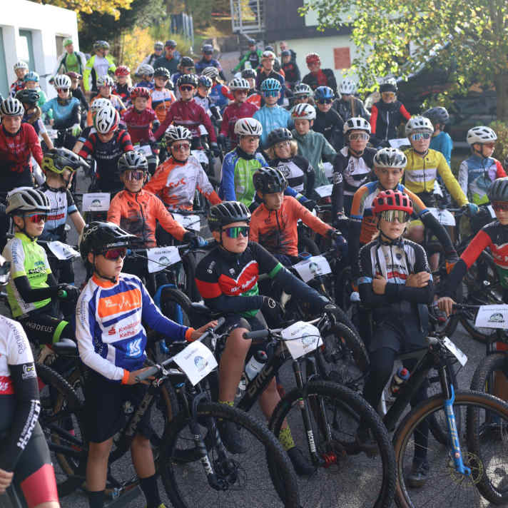Über 50 Jugendliche im Alter von zehn bis 18 Jahren nehmen am Ghost BIKE Cross Country Jugendcamp teil. Das Camp ist jedes Jahr ausgebucht.