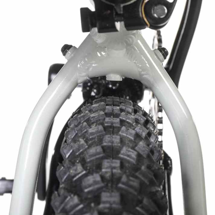 Der Hinterbau des Marin San Quentin 24 bietet Platz für 2,6 Zoll breite Reifen mit viel Dämpfung.