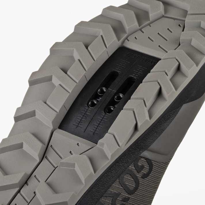 In der Click-in-Variante kommt der Terra Ergolace GTX mit einer erweiterten Cleat-Spur und profilierter Sohle.
