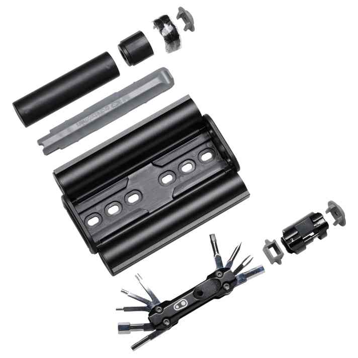 In den beiden Röhrchen werden die Werkzeuge gut geschützt und unauffällig transportiert. Neben dem umfangreich bestückten Multi-Tool befindet sich auch ein CO2-Adapter im Set