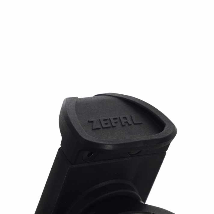 Die Kontaktflächen sind mit Silikon überzogen, was den Halt verbessert und Smartphone wie Lenker vor Kratzern schützt.