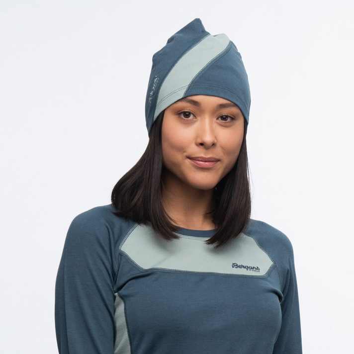 Die Wollmütze ist als Beanie oder Unterhelmmütze einsetzbar.