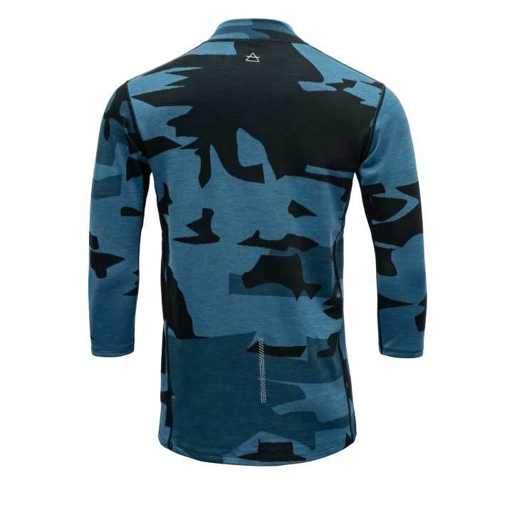 Mehrere reflektierende Elemente für mehr Sicherheit im Straßenverkehr finden sich am Reißverschluss, an den Ärmeln und am Rücken.