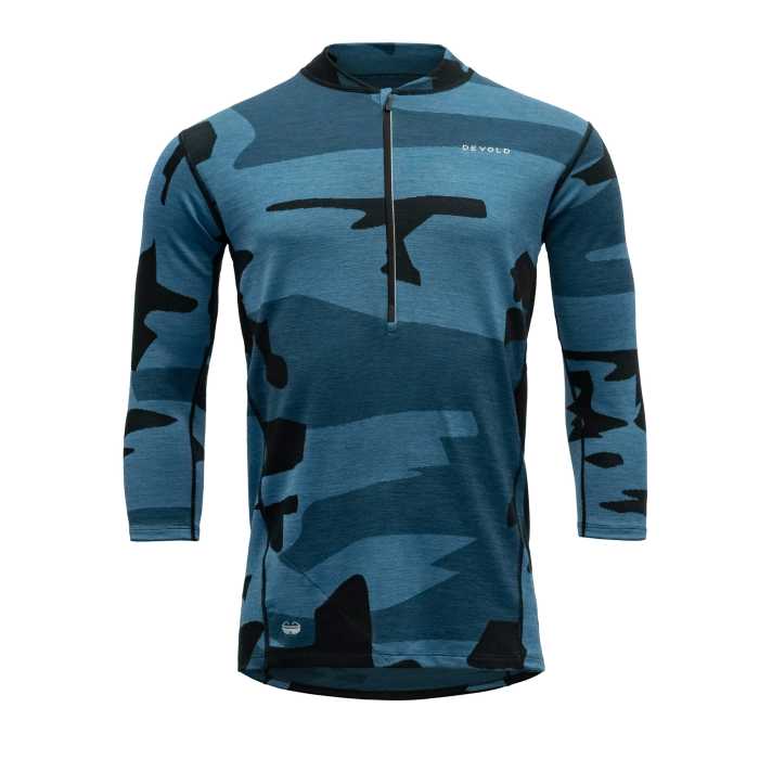 Das Devold Klovstien-Shirt hat vorne einen kurzen Reißverschluss, der sich in beide Richtungen öffnen lässt.