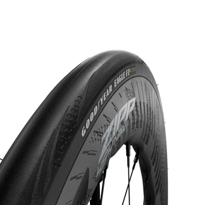 tour/001918775000-am-ti-gy-eaglef1-r-z29-aero-tl-700x29-a1-d-macro_c5330a9770f7e98b02cf56dc851e99a9