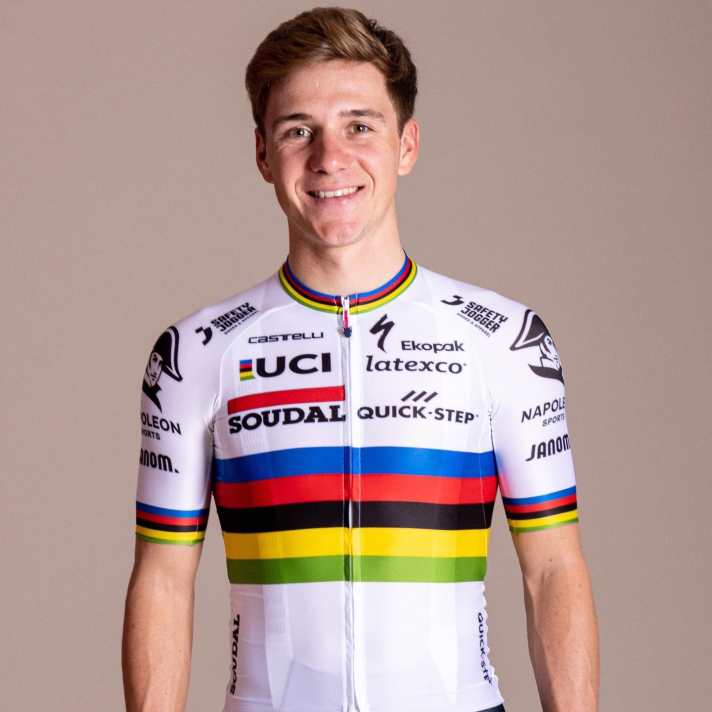 So sieht das neue Trikot von Weltmeister Remco Evenepoel aus, der zur Mannschaft Soudal - Quick Step gehört