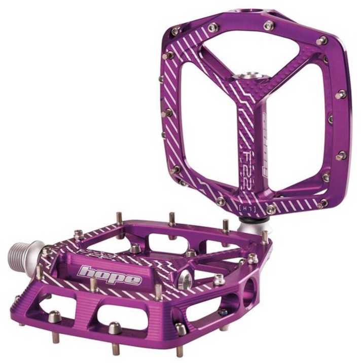 Die Hope F22 mit elf langen Pins pro Seite.