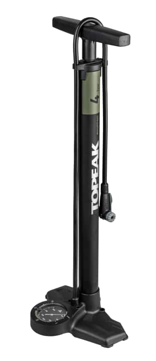 Das Gegenteil zur SKS-Pumpe. Mit dem dicken Rohr schafft die Joeblow 50 % mehr Volumen und pumpt auch dicke Reifen flott auf. | pd-f