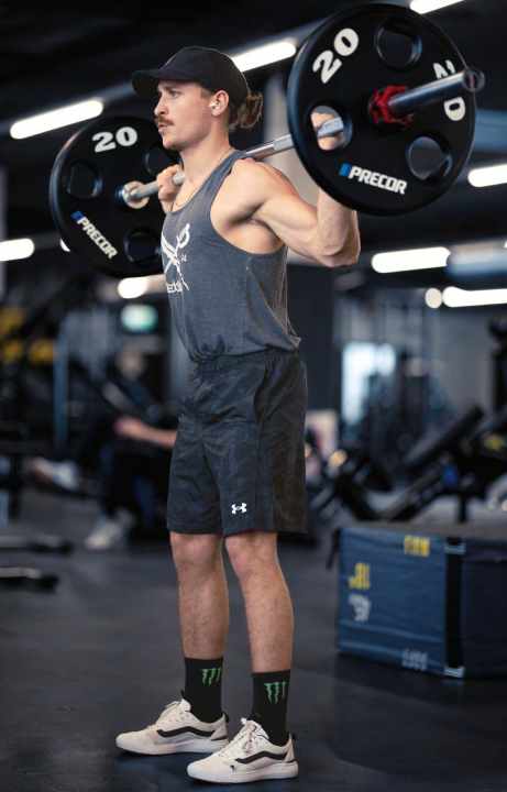 Macht die Beine stark: die Highbar-Kniebeuge