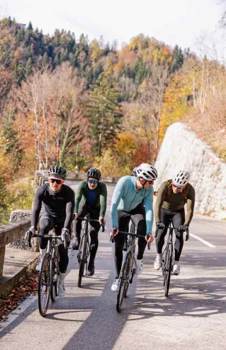 Anfahrt. Die ersten Kilometer sind noch für Sattel-Plausch und flache Witze geeignet