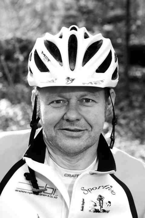   Rider: Walter Schmelmer, Touren-Guide. Fährt Bike seit 1987. Gewicht/Größe 90 kg/1,84 m; Fahrertyp Tour/All Mountain; Lieblingsrevier Bayerischer Wald