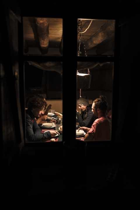 Hätten wir in dem Moment doch schon gewusst, dass auf die Suppe noch eine Paella, Grillfleisch, Rotwein und ein Unwetter folgt...!