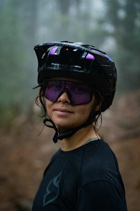Der Bushwhacker 2Vi Mips Helm von Sweet Protection in Black Hyper Violet
