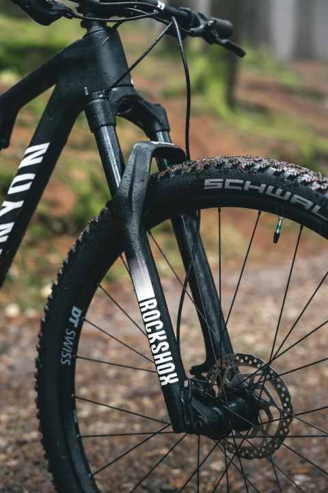 Besonders edel kommt die Ausstattungsliste des Kinder-Bikes von Canyon nicht daher. Die günstige Rockshox Reba Federgabel machte unter den Kids-Testern jedoch einen anständigen Job.