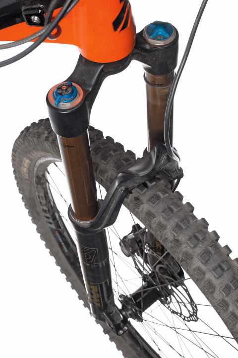   Satter Federweg: Als einziger Hersteller rüstete Alutech sein Testbike mit einer 180er-Gabel aus. Das treibt die Eignung Richtung Freeride. Doch auf Wunsch gibt’s auch eine 160er-Forke. 