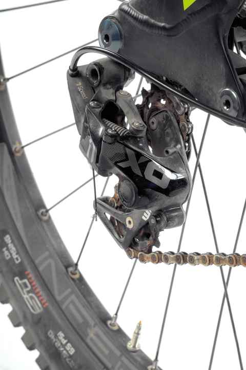   Norco Aurum A 7.1: Edelteil: Eine SRAM X01 DH hätten wir in dieser Preisklasse nicht erwartet. Uns wäre eine simplere Schaltung, aber dafür eine hochwertigere Boxxer lieber gewesen.