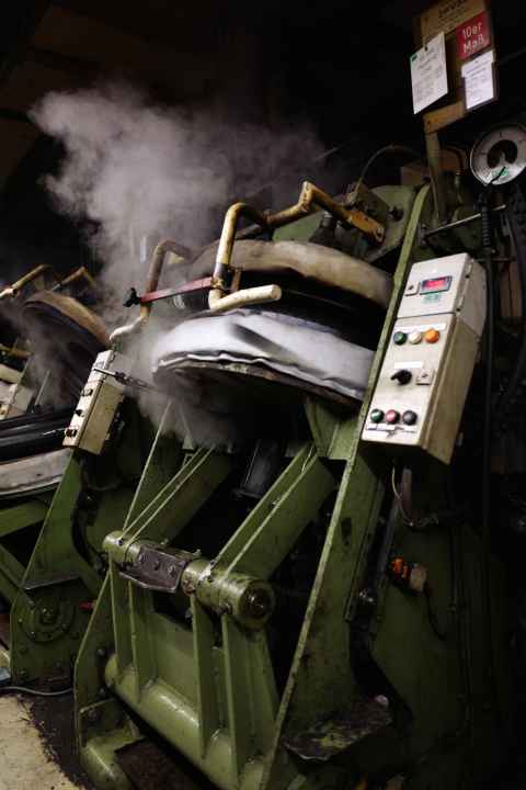   Okay, einmal noch. Es dampft, es zischt: Allein das Zusehen ist die reinste Freude.