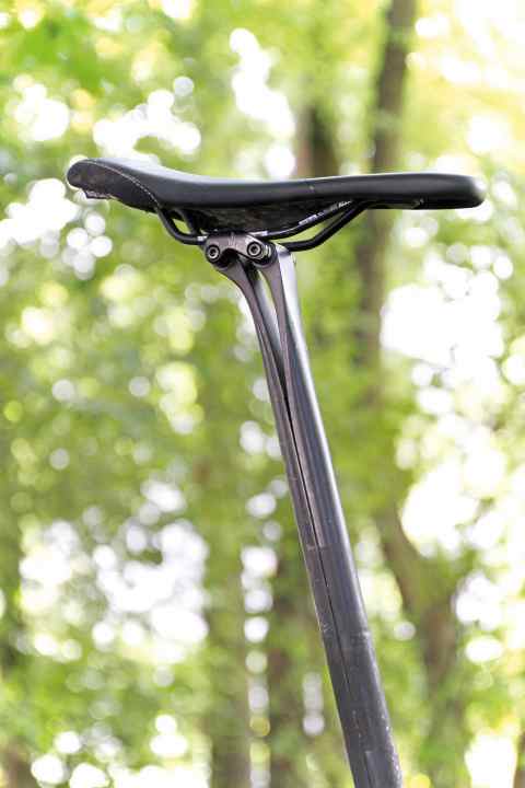   Mehr als 3000 Kilometer haben wir mit der Canyon VCLS 2.0-Stütze abgespult, im Race-Hardtail Exceed, in dem die Carbon-Sattelstütze serienmäßig verbaut ist.