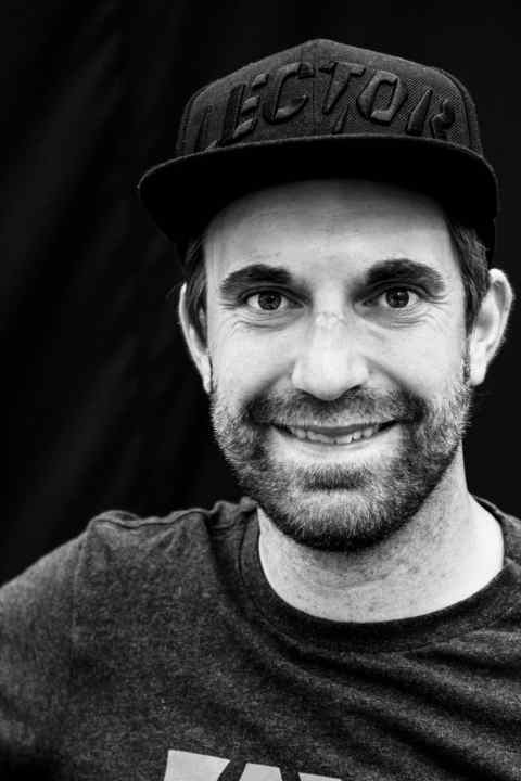    Maxi Dickerhoff, 30 Jahre, GHOST-Brand-Manager: Der Allgäuer hat als Testredakteur die Markenvertreter ins Schwitzen gebracht – bis er selbst auf die andere Seite wechselte und nun bei Ghost als Brand Manager Marketing und Produktentwicklung vorantreibt. Er fährt Enduro Rennen, aber auch leidenschaftlich E-MTB.