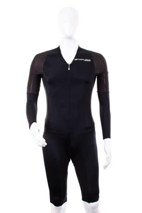 <a href="http://www.endurasport.com/" target="_blank" rel="noopener noreferrer nofollow"> Endura  </a> D2Z Encapsulator Suit   Auf der Suche nach den letzten Sekunden ist dieser Einteiler ein heißer Tipp für Zeitfahr-Athleten und andere, die so möglichst aerodynamisch durch den Wind schneiden wollen.   Jury Statement: Sowohl das schöne Design als auch die hohe Qualität dieses Produkts haben uns beeindruckt. Ein interessantes und innovatives Detail ist das atmungsaktive Material für die Befestigung der Startnummer bei Wettbewerben.