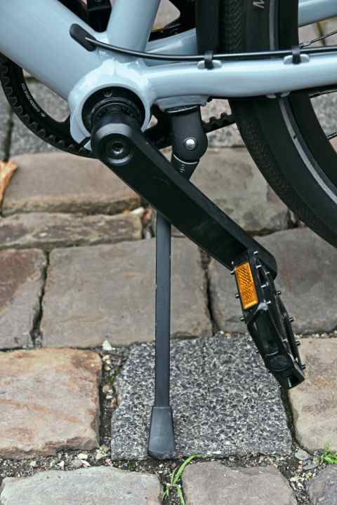 Nicht mitgedacht? Der Ständer blockiert beim Rückwärtsschieben das Pedal.