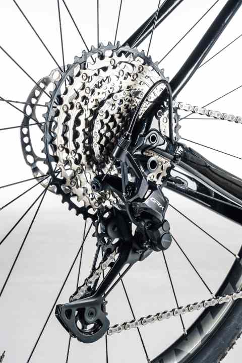 Breite Spreizungen der Kassette wie am <a href="https://www.tour-magazin.de/rennraeder/gravel-bike/merida-silex-700-gravel-experte-in-grobem-terrain-im-test/" target="_blank" rel="noopener noreferrer">Merida </a>erzeugen große, wenig ökonomische Gangsprünge.