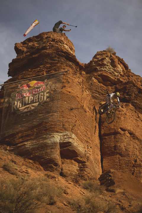 Brendan Fairclough baute sich eine besonders technische Line für die Red Bull Rampage 2024. In der Szene wurde behauptet, es sei die schwierigste Abfahrt des Wettkampfs. Sensation nach dem Wettkampf: zwei deutsche Hobby-Freerider wiederholten Faircloughs Line: Niklas Schmidt und  Sebastian Kahl.