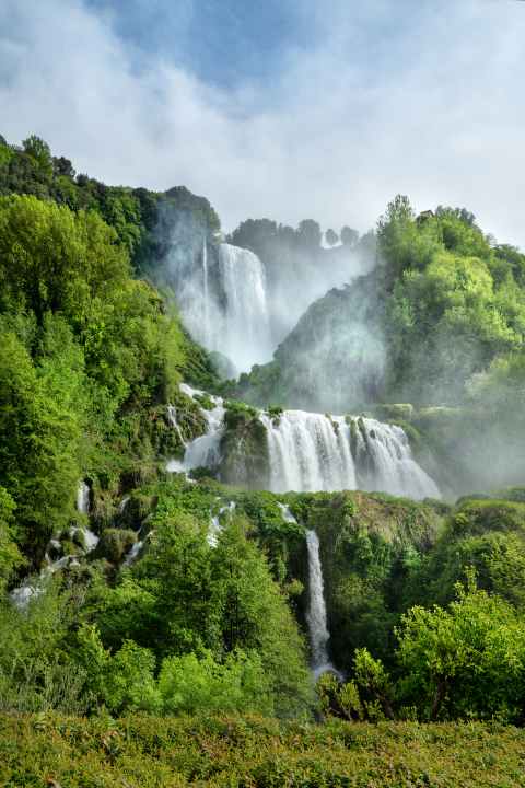 Von uralter Römerhand einst künstlich angelegt: die Cascata delle Marmore bei Terni.