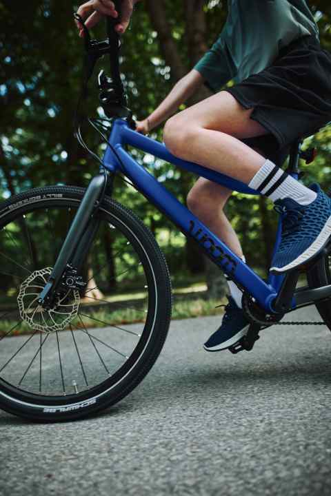 Eine hydraulische Scheibenbremse gibt Sicherheit im Straßenverkehr - wie auch bei der wilden Hatz durch den Wald.