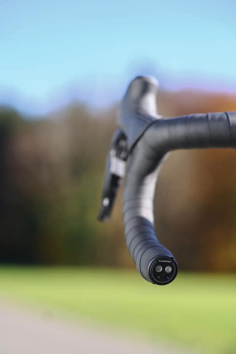 Der Shimano-Schalthebel steuert den Classified-Impuls­geber im Lenkerende an. Der funkt seine Befehle zur Nabe.