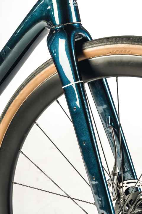 Unzählige Befestigungspunkte für Gepäck & Co., dennoch das leichteste Rahmen-Set im Test