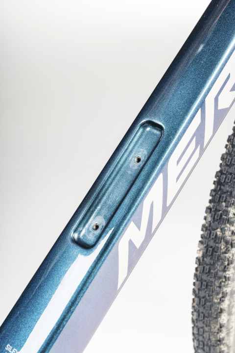 Magnethalterung: Die Aussparung am Unterrohr ist für eine magnetische Trinkflaschenhalterung von Fidlock vorgesehen. Der Silex-Rahmen weist sechs Montagepunkte für Gepäck & Co. auf.