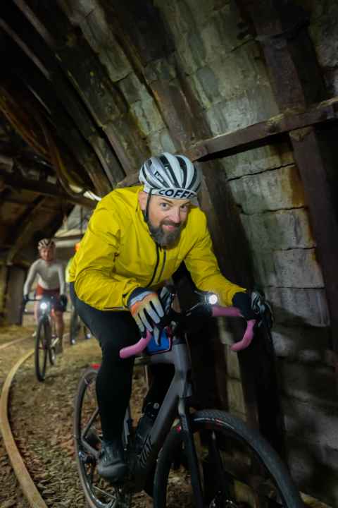 Damit hätten die Teilnehmenden des Supernova Nightrides nicht gerechnet: Mit dem Rad durchs Trainingsbergwerk Recklinghausen