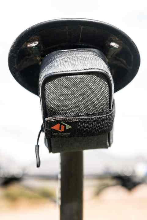   In der Satteltasche von Ride Farr stecken ein extra Schlauch und eine Kartusche, ein Tool und das Kettenschloss.