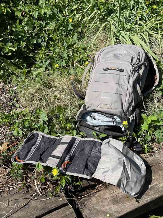 Allein die Tool-Roll von Osprey ist schon zeigenswert mit ihren Fächern und Schlaufen.