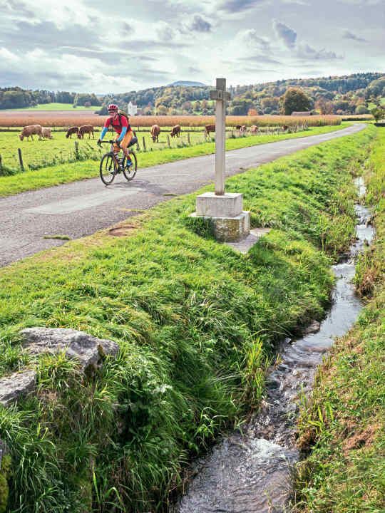 Radreise Sundgau: Die weite Landschaft wird erschlossen von einem Netz verkehrsarmer Nebenstrecken!