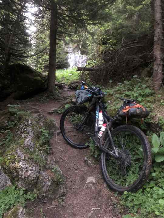   Mit den Auswirkungen des Schlafmangels war in den schmalen Trails höchste Aufmerksamkeit geboten. Das zerrte zusätzlich an den Kräften. 