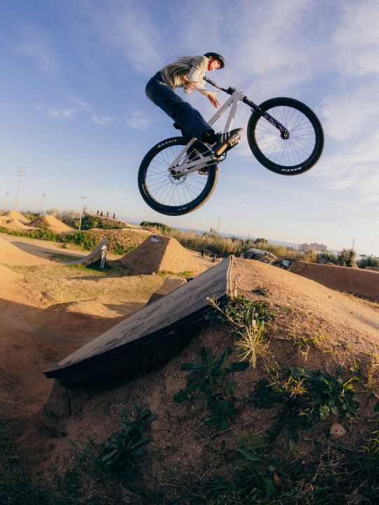 Auf dem Rose Bruce sollen Dirtbiker Tricks, wie etwa Barspins, besonders intuitiv ausführen können.