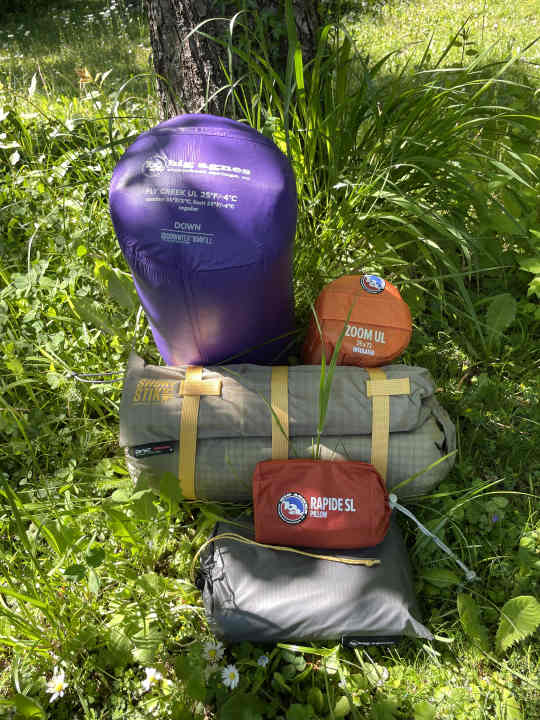 Der US-Hersteller Big Agnes aus Colorado hat uns zum Test seine fürs Bikepacking konzipierte Ausstattung mit Zelt, Schlafsack, Isomatte und einem Kissen zur Verfügung gestellt.
