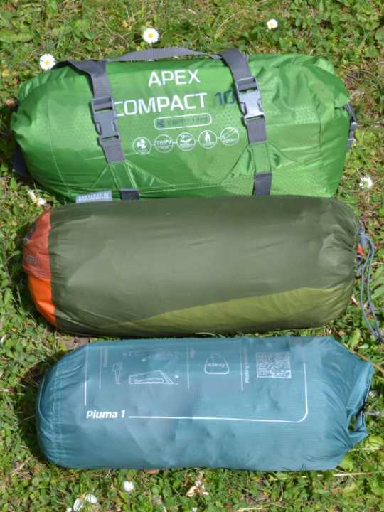Alle drei Zelte haben im Packsack maximal 33 Zentimeter Länge und zwischen 13 und 15 Zentimeter Durchmesser.