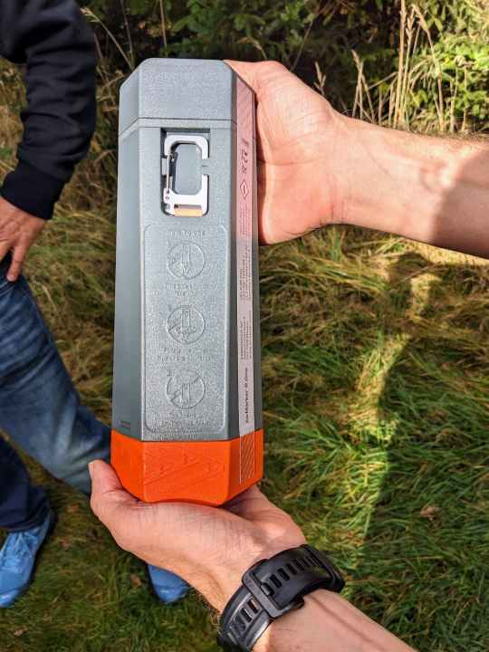 BIKE-Redakteur Marc Strucken darf den Airmarker testen. Als erstes wird die Anleitung studiert.