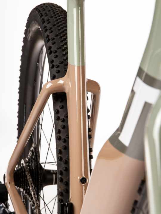 Wie bei Wettkampf-Rennrädern sind auch die Rahmen von Race-Gravelbikes häufig Aero-Skulpturen