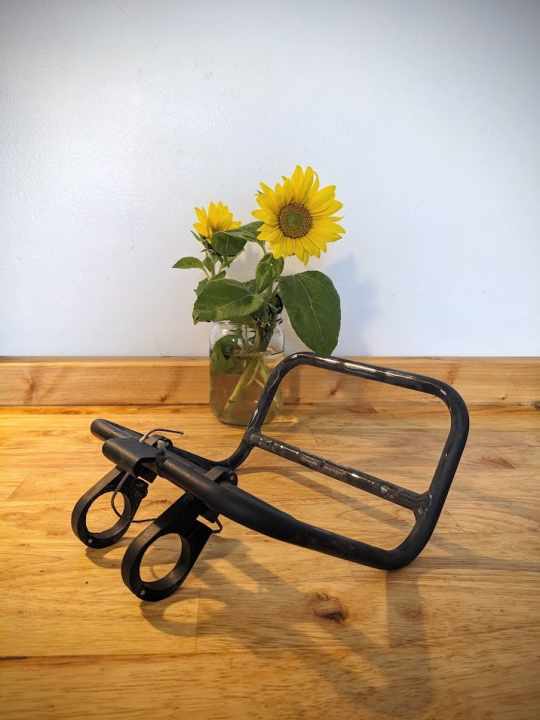 So sieht der Handlebar Rack von Specialized und Fjällräven aus, wenn er nicht am Rad montiert ist.