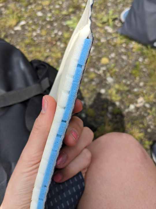So sieht das Sitzpolster der Long Distance+ 2.0 Bib Shorts im Querschnitt aus