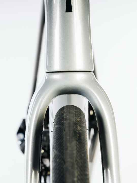 Moderne Endurance-Räder rollen auf 32 Millimeter breiten Reifen. Maximal lassen sich auch bis zu 40-Millimeter-Schlappen aufziehen.