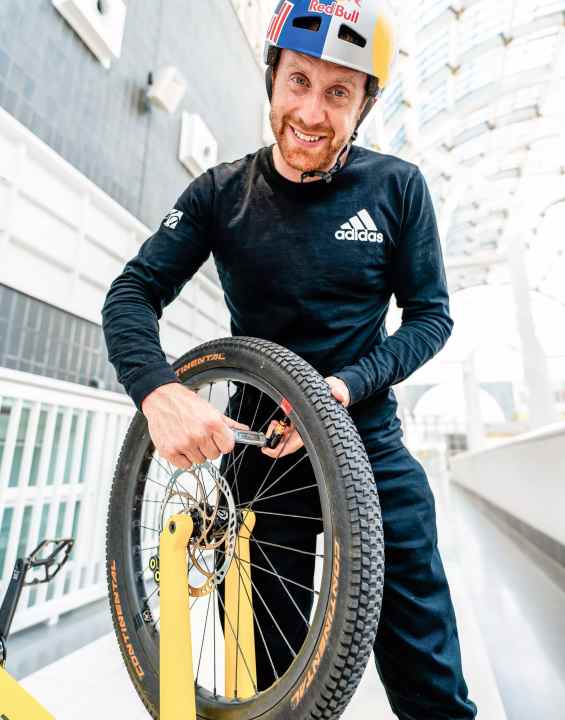 Danny bevorzugt auf der Tour effektive Mini-Tools für Reparaturen. 