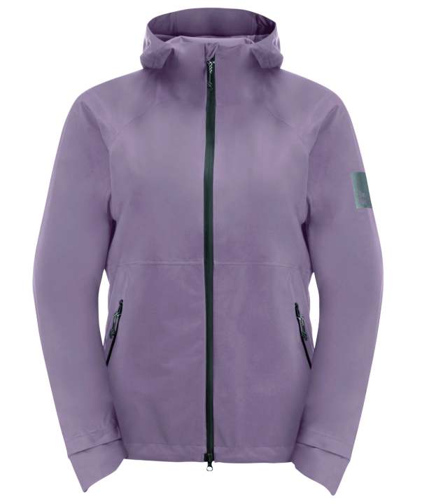 Die neue, nachhaltige Jack Wolfskin Bike Commute Mono Jacke gibt’s als Frauen- und Herren-Version.