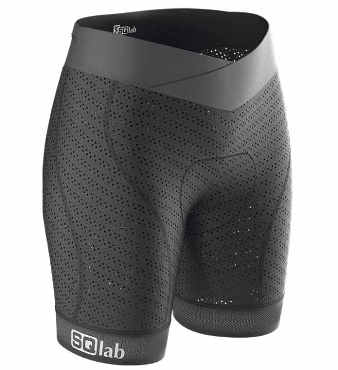 Für Radfahrerinnen, die lieber in lockeren Shorts fahren, ist eine gepolsterte Rad-Unterhose, wie hier die SQ-Short ONE10 Women XS von SQlab, die perfekte Ergänzung. Sie soll im Optimalfall straff sitzen, keine Falten werfen und keine scheuernden Nähte haben.
