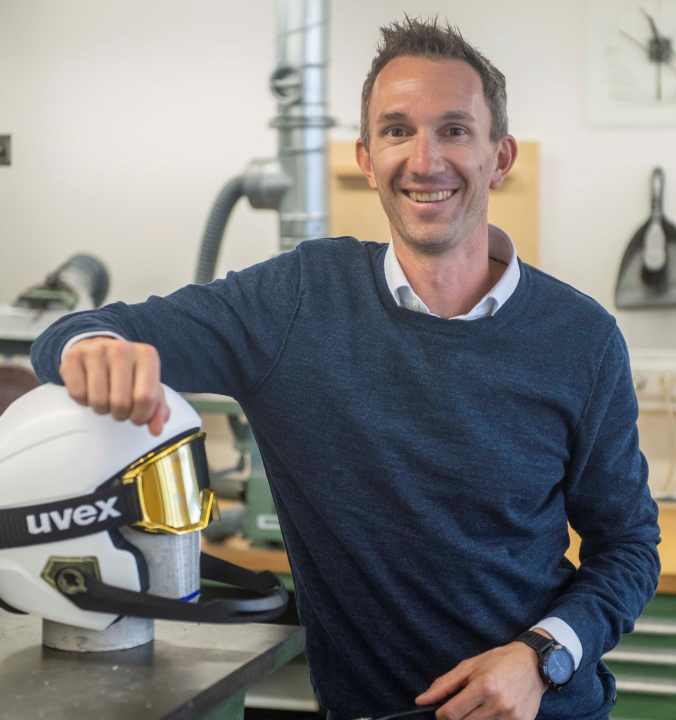 Helm-Experte Frank Proksch von Alpina Sports.
